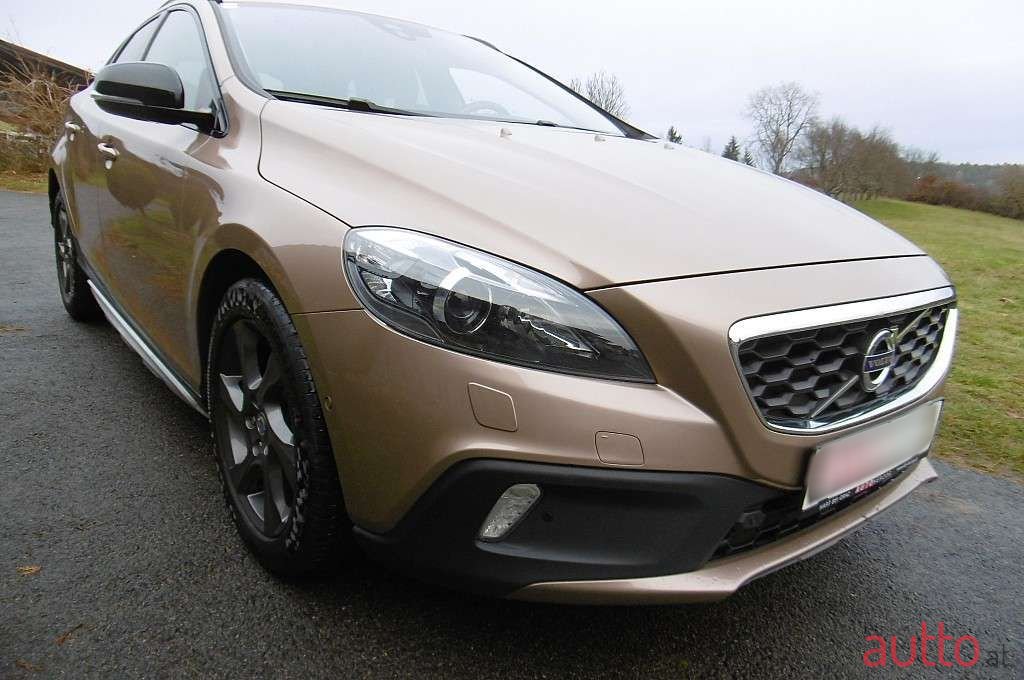 2013' Volvo V40 photo #2