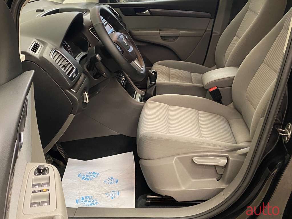 2011' SEAT Alhambra photo #5