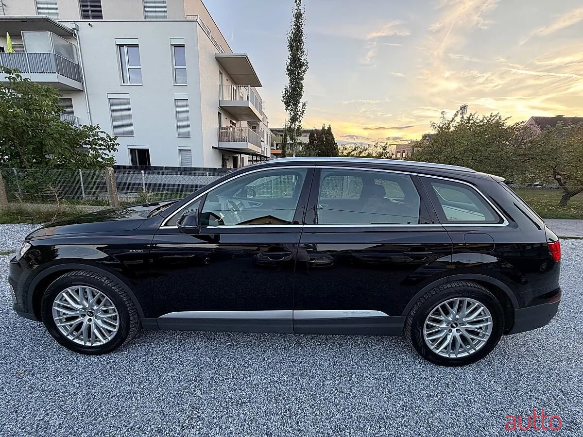 2017' Audi Q7 photo #5