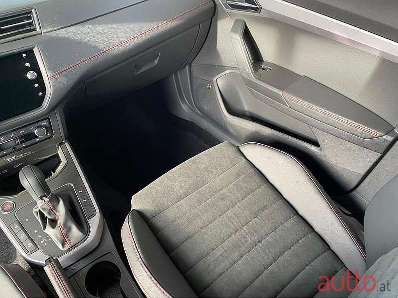 2021' SEAT Arona photo #4