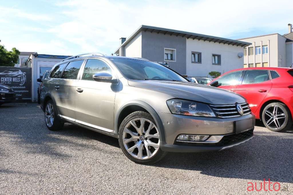 2012' Volkswagen Passat photo #1