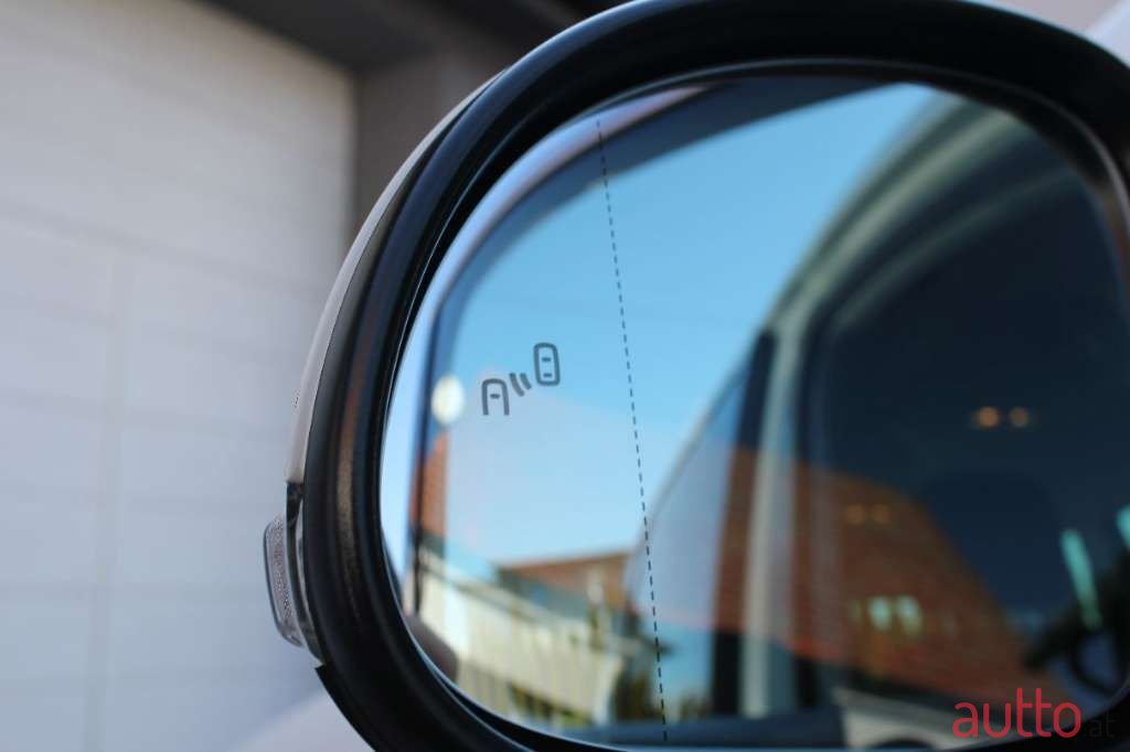 2018' Volkswagen Sharan photo #6