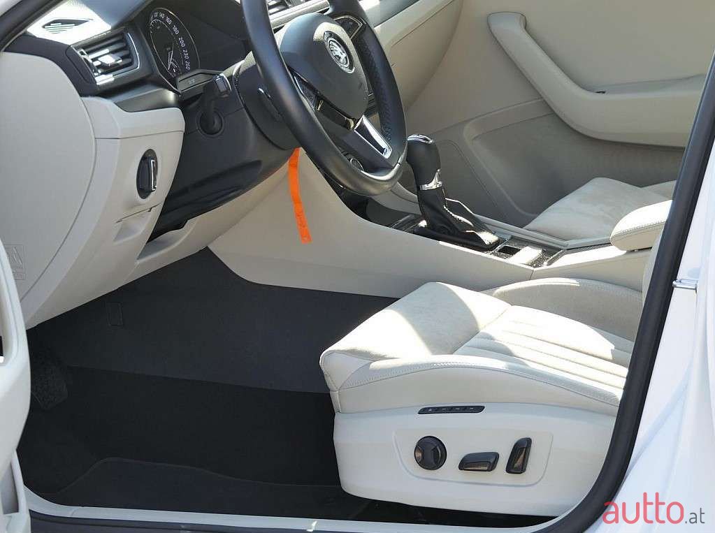 2017' Skoda Superb photo #3