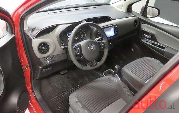 2018' Toyota Yaris photo #1