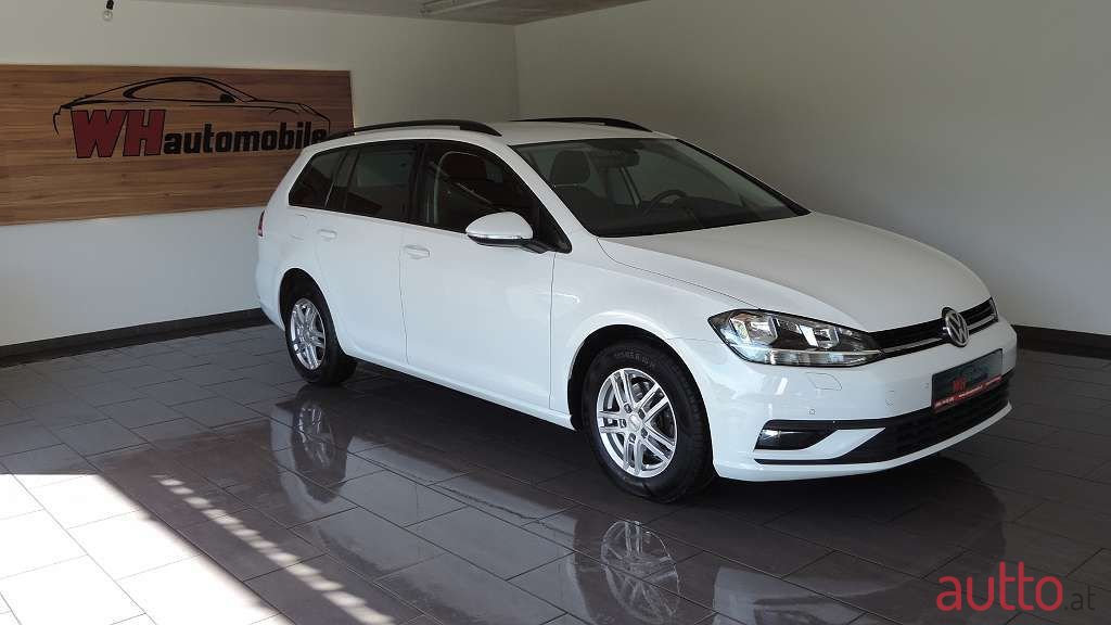 2019' Volkswagen Golf photo #2