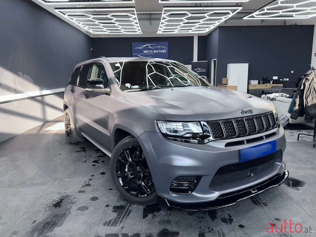 2019' Jeep Grand Cherokee photo #1