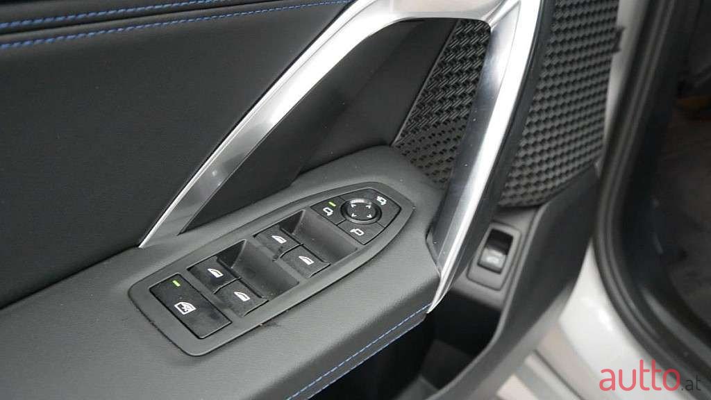 2023' BMW iX1 photo #6