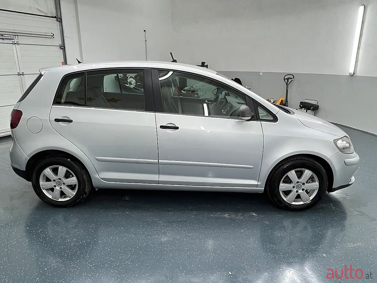 2006' Volkswagen Golf photo #6