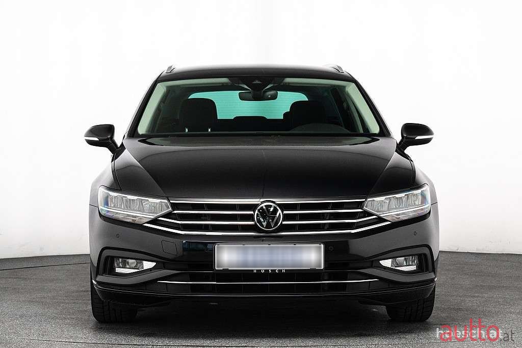 2023' Volkswagen Passat photo #2