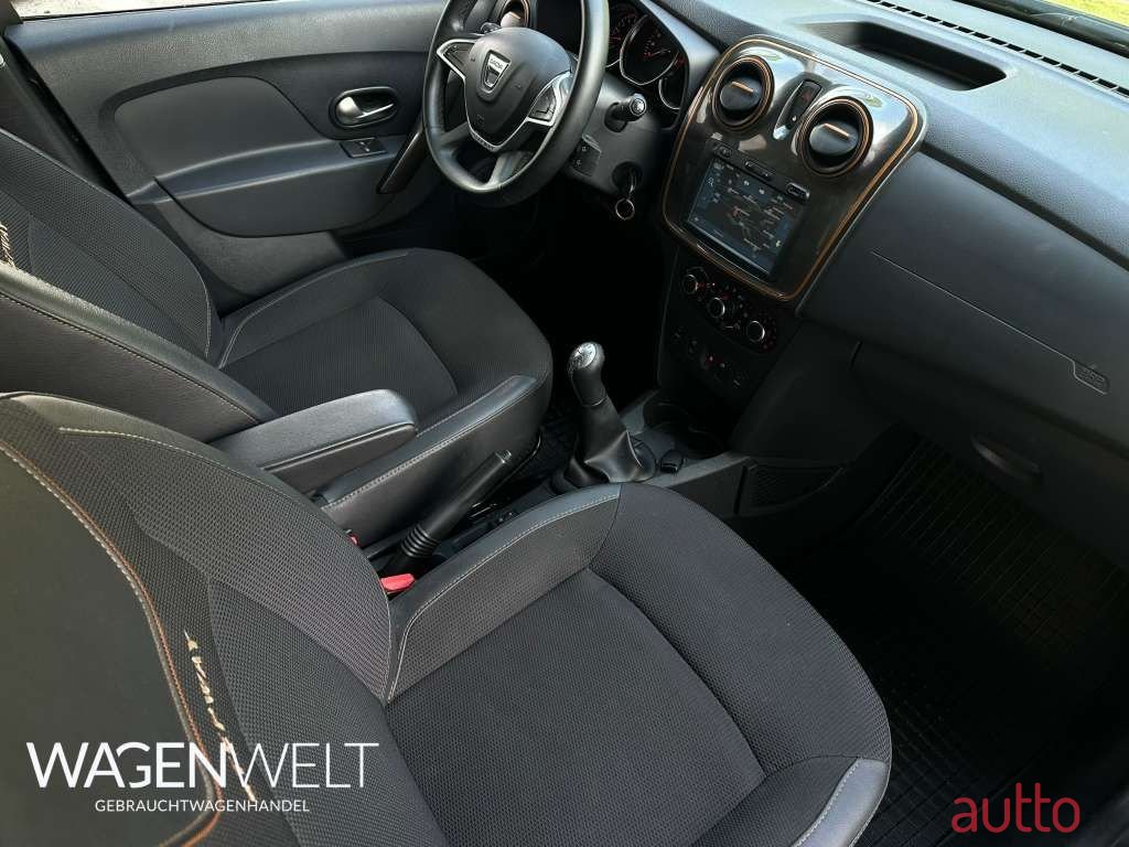 2017' Dacia Sandero photo #5