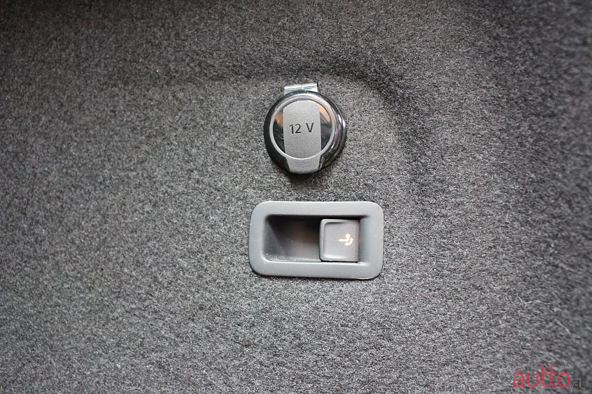 2022' Volkswagen Golf photo #4