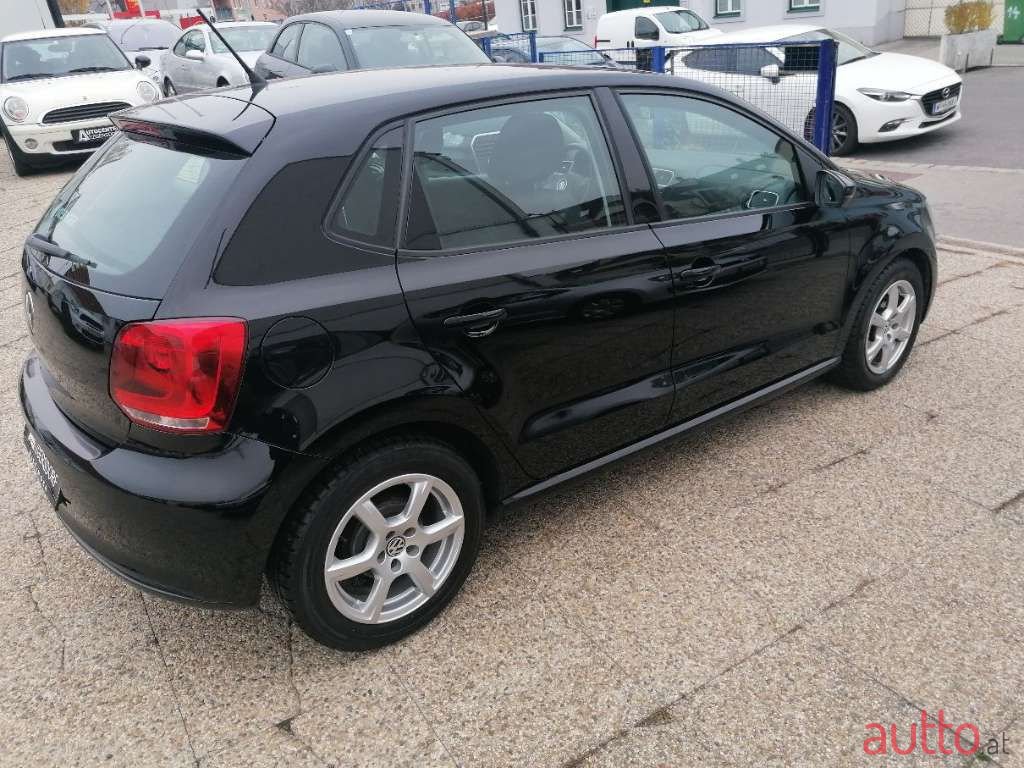 2011' Volkswagen Polo photo #6