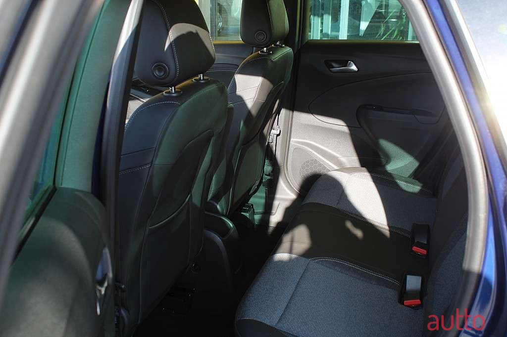 2021' Opel Crossland photo #6