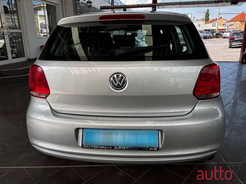 2011' Volkswagen Polo photo #5