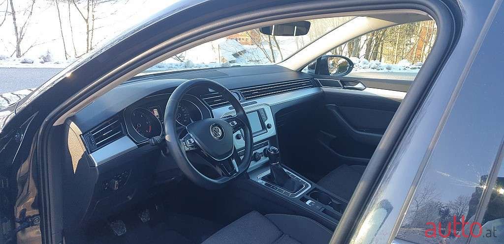 2017' Volkswagen Passat photo #3