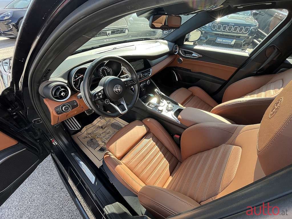 2021' Alfa Romeo Giulia photo #5