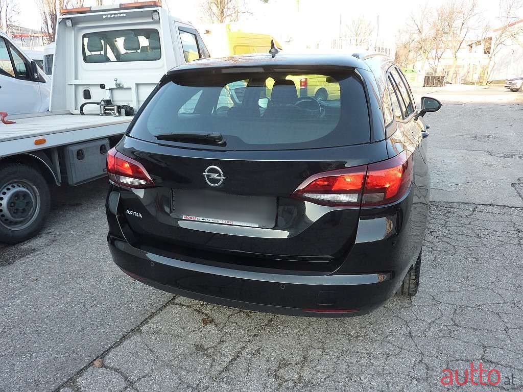 2019' Opel Astra photo #4