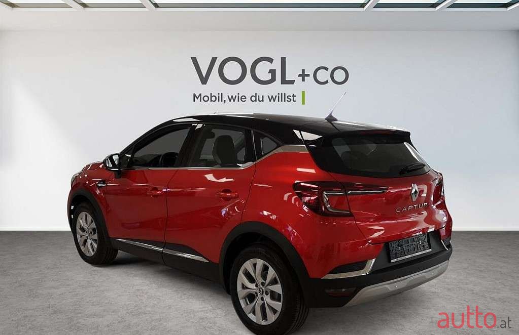 2021' Renault Captur photo #3