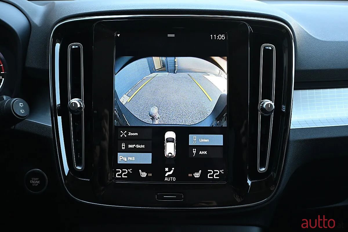 2021' Volvo XC40 photo #5