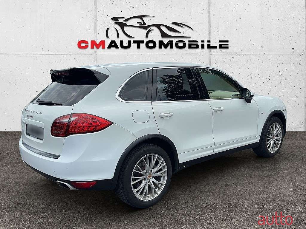 2012' Porsche Cayenne photo #5