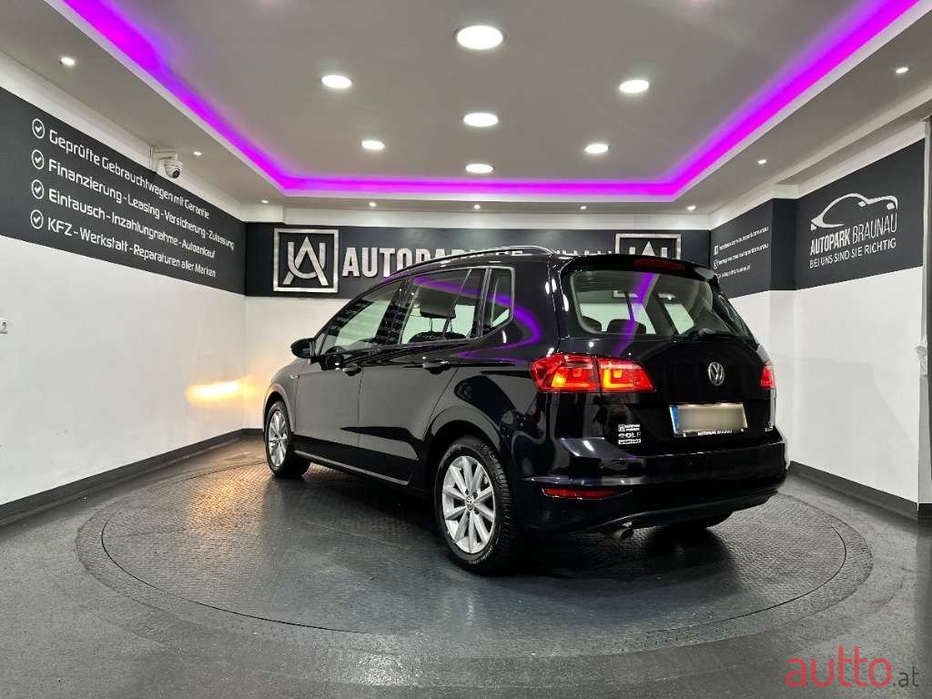 2015' Volkswagen Golf photo #4