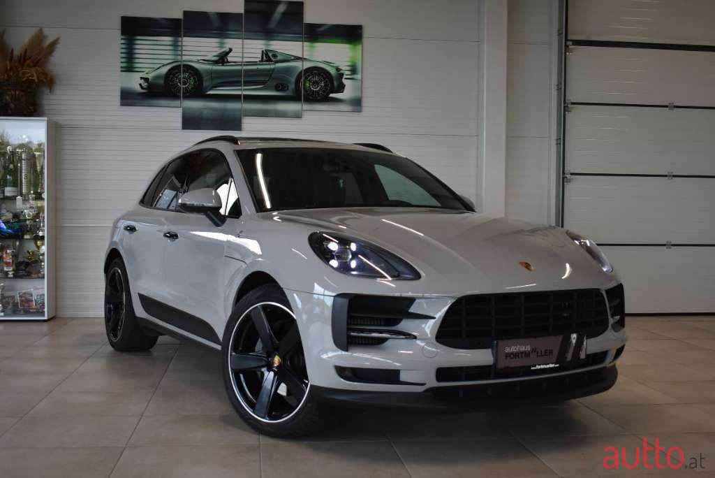 2020' Porsche Macan photo #1