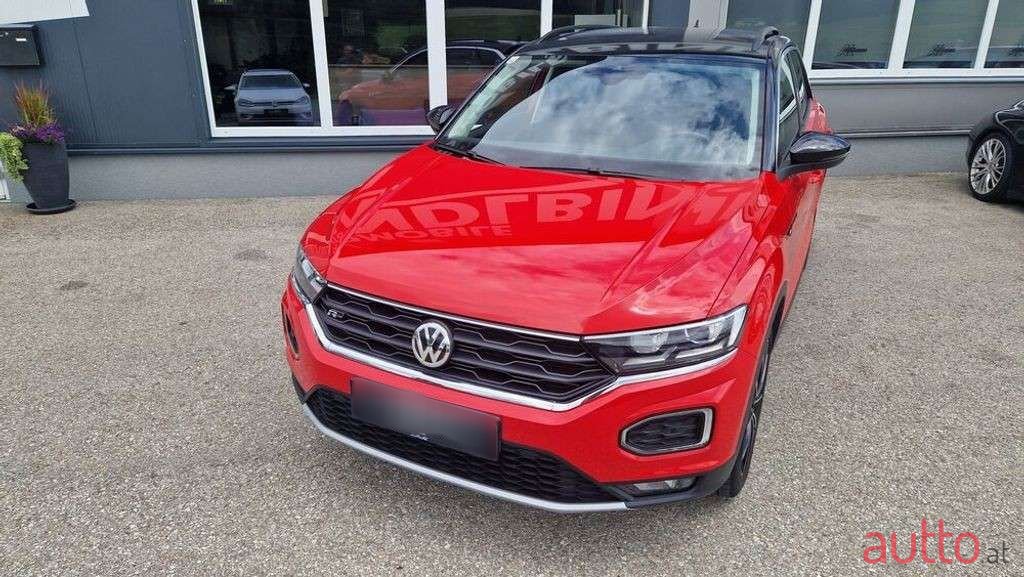2019' Volkswagen T-Roc photo #2