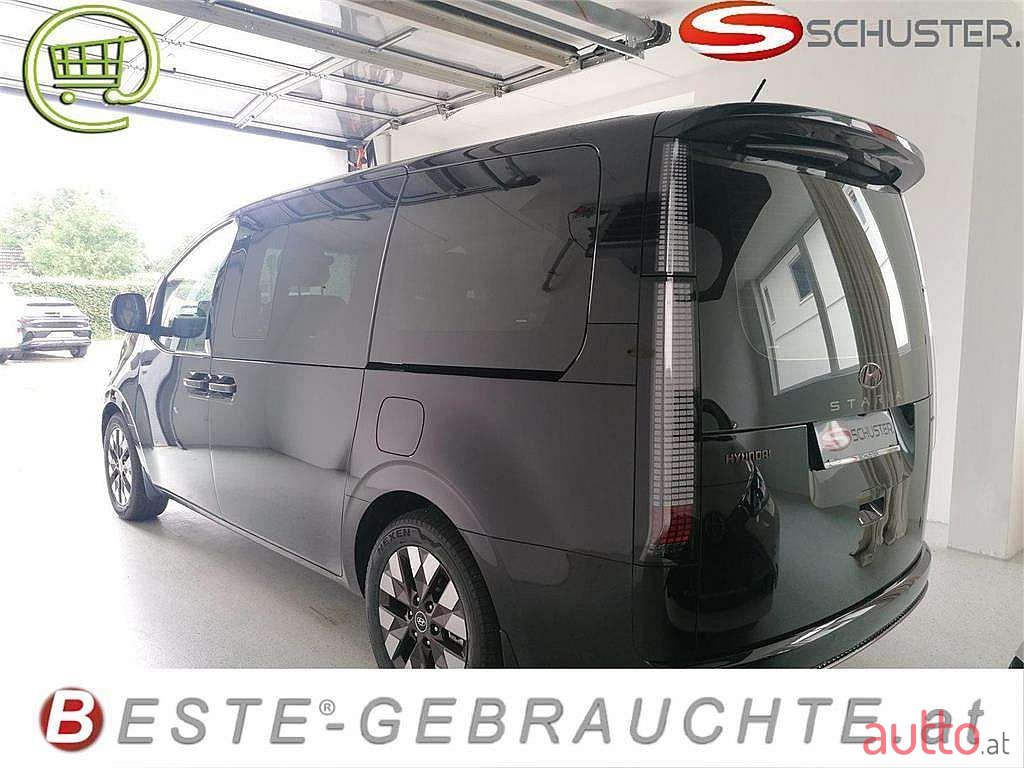 2022' Hyundai Staria photo #3