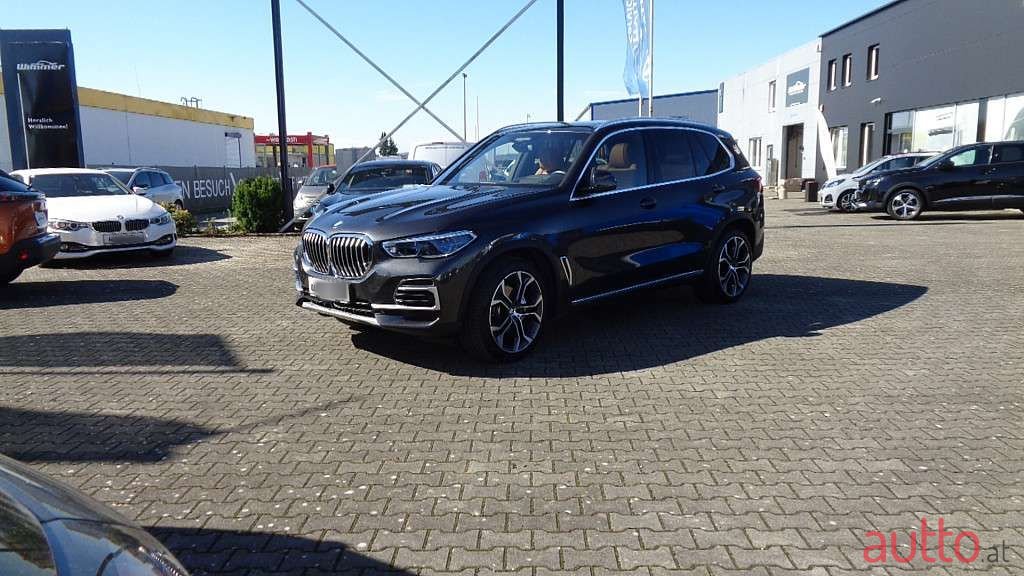 2021' BMW X5 photo #2