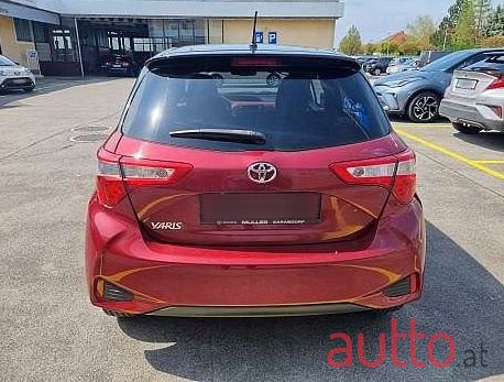 2017' Toyota Yaris photo #4
