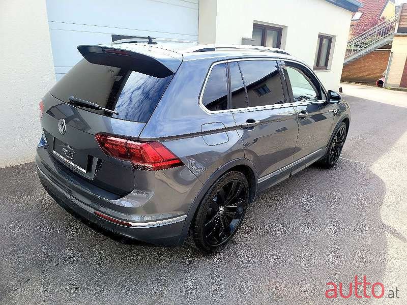 2017' Volkswagen Tiguan photo #3