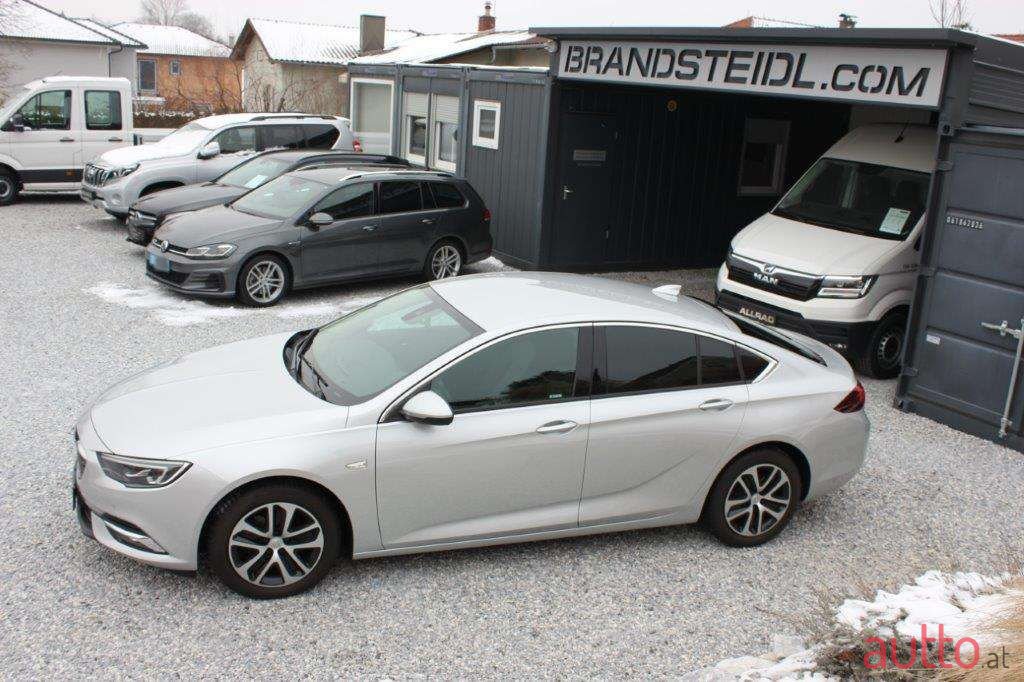 2018' Opel Insignia photo #6