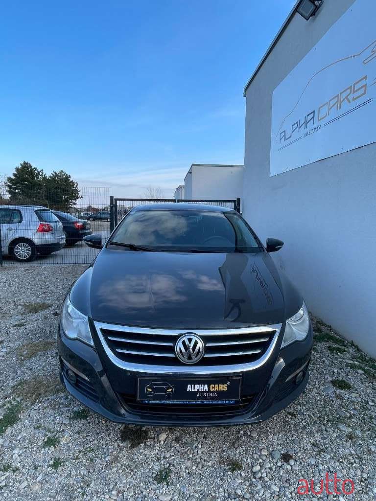 2011' Volkswagen Passat photo #3