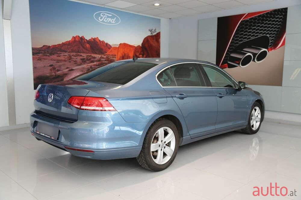 2018' Volkswagen Passat photo #2