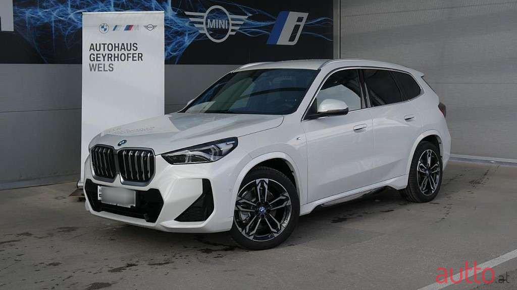 2024' BMW iX1 photo #1