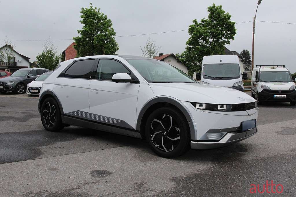 2022' Hyundai Ioniq 5 photo #3