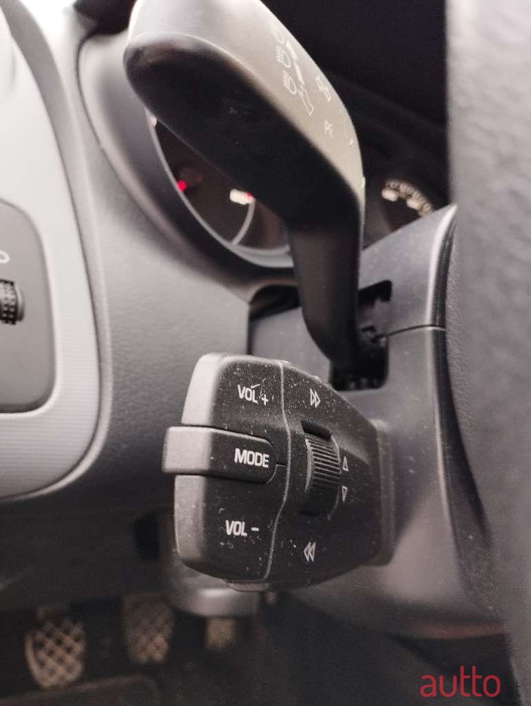 2015' SEAT Ibiza photo #3