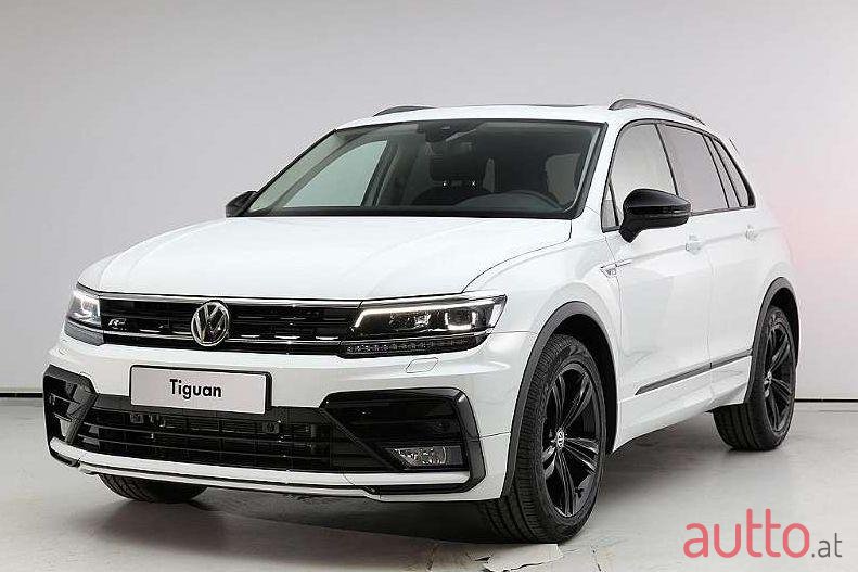 2019' Volkswagen Tiguan photo #1