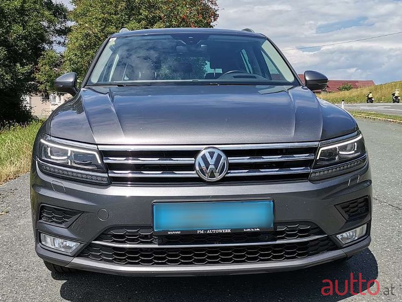 2017' Volkswagen Tiguan photo #6