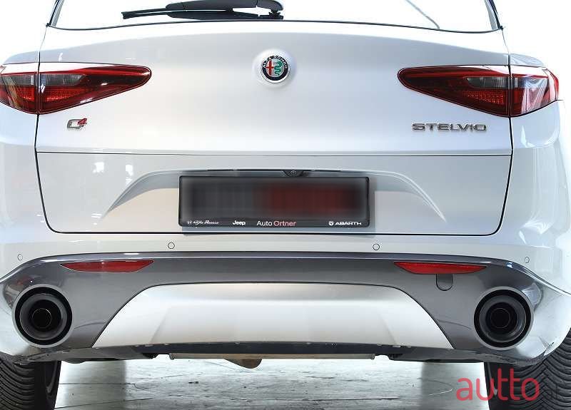 2022' Alfa Romeo Stelvio photo #6