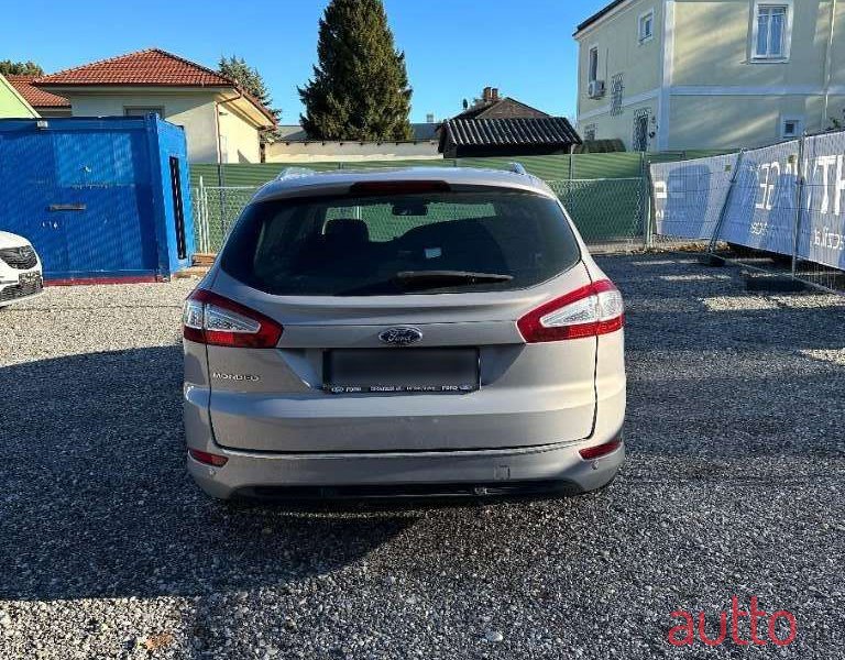 2014' Ford Mondeo photo #5