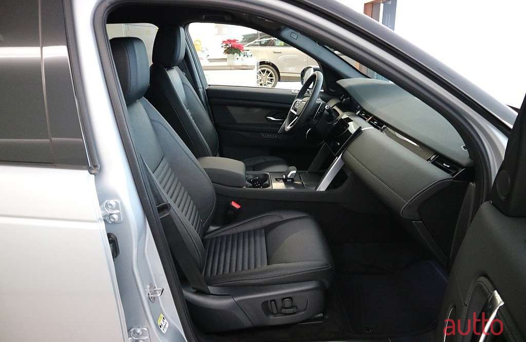 2023' Land Rover Discovery Sport photo #4