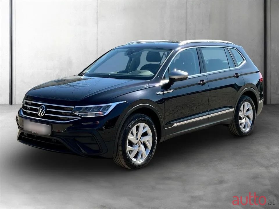 2023' Volkswagen Tiguan photo #1