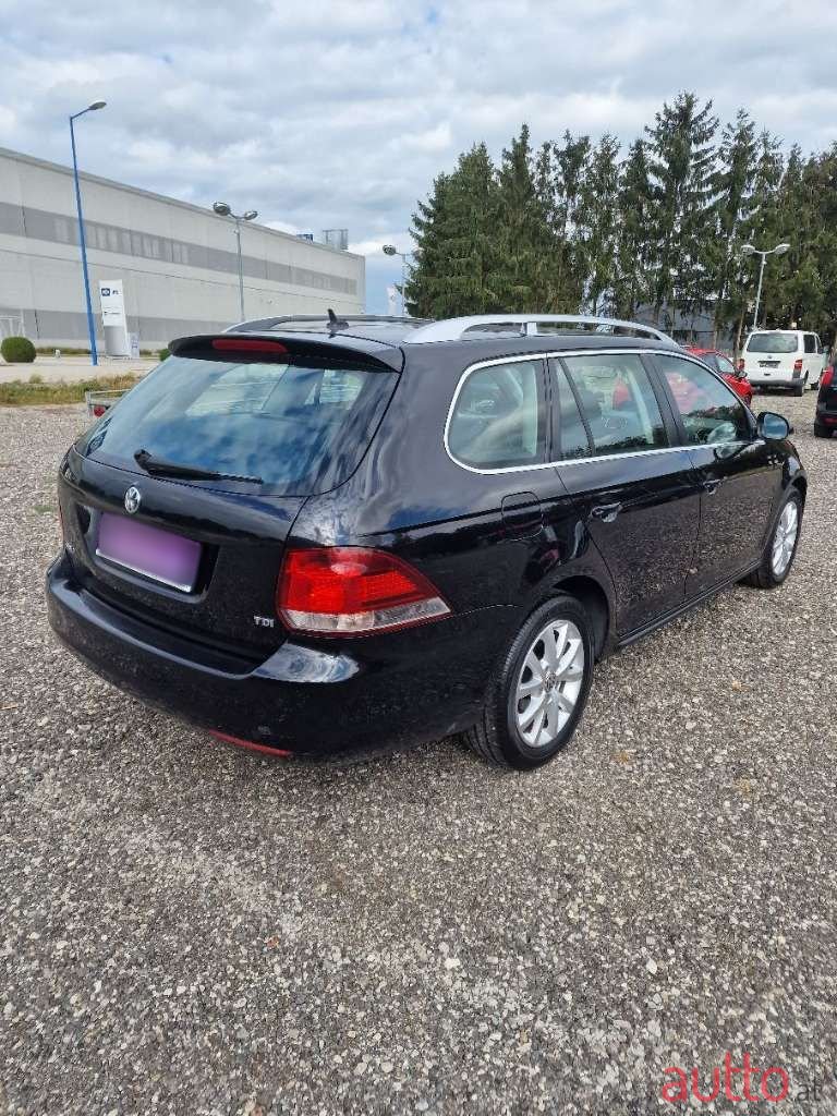 2009' Volkswagen Golf photo #6