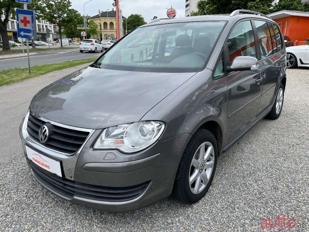 2008' Volkswagen Touran photo #2