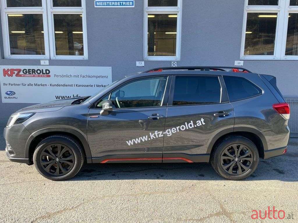 2023' Subaru Forester photo #2