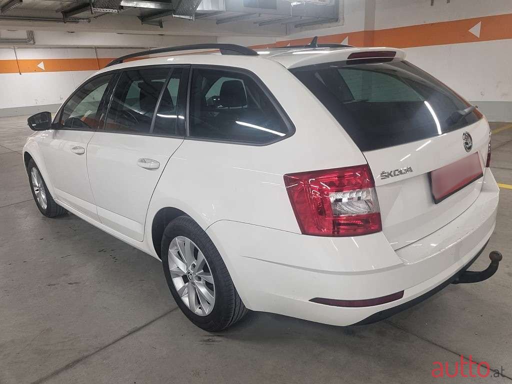 2020' Skoda Octavia photo #6