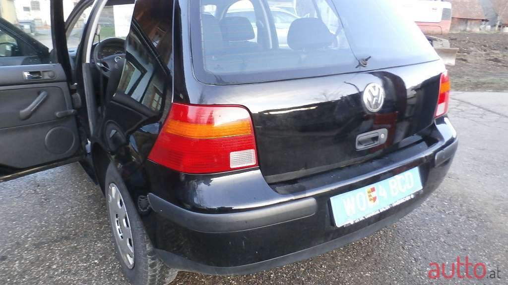 2001' Volkswagen Golf photo #4