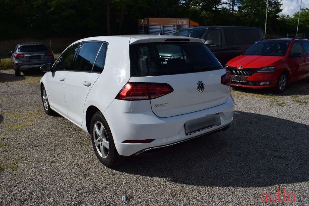 2018' Volkswagen Golf photo #4