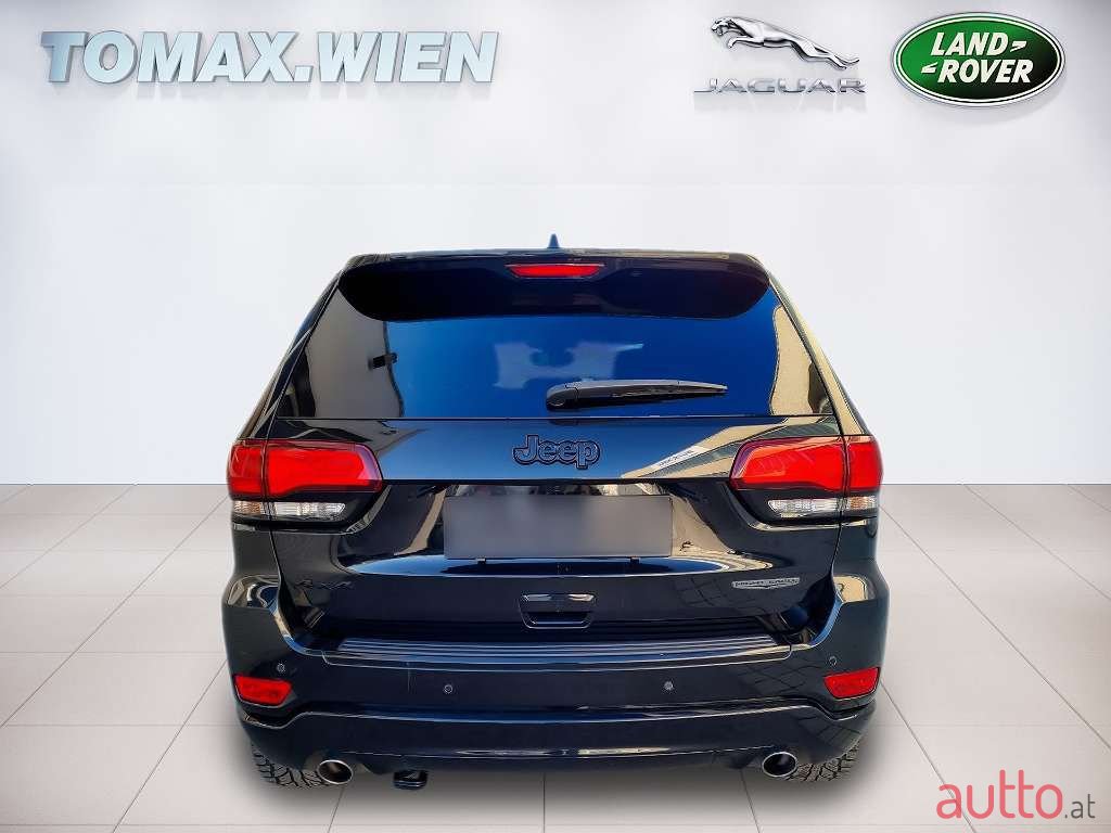 2017' Jeep Grand Cherokee photo #5